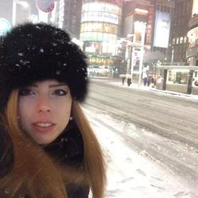 Laura Scholl a Tokyo durante una nevicata