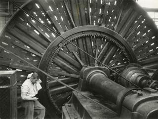 Torno en la fábrica de maquinaria y herramientas de Oerlikon, 1949