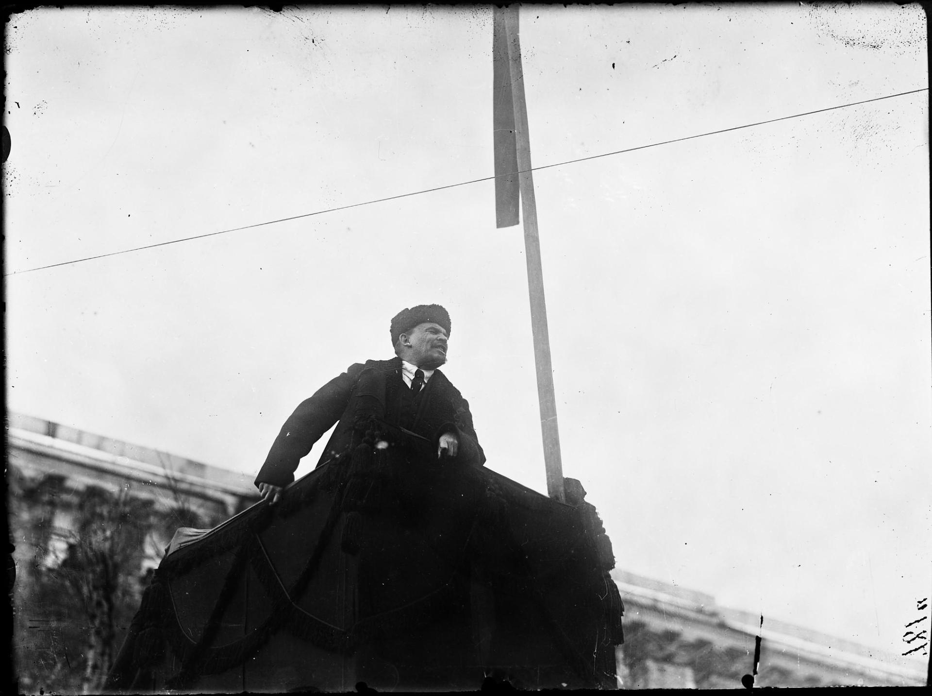 Ленин в 1918 году 1939 года. Ленин выступает 1918. Ленин в Москве 1918. Ленин фото 1918. Фотография в.и. Ленина 1918 год.