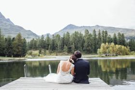 Mariés au bord du lac