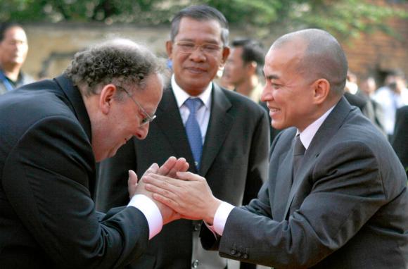 Swiss children's doctor who worked in Cambodia dies - SWI swissinfo.ch