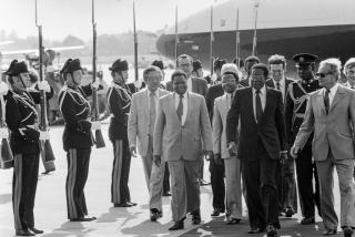 Robert Mugabe, zweiter von rechts, Premierminster von Zimbabwe