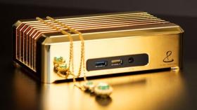 جهاز كمبيوتر مصنوع من الذهب