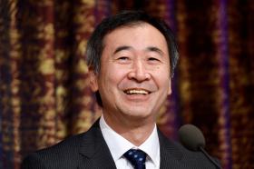 ニュートリノ研究を次世代に ノーベル物理学賞受賞の梶田氏 ベルン大学が名誉博士号授与 Swi Swissinfo Ch ニュートリノ研究を次世代に ノーベル物理学賞受賞の梶田氏 ベルン大学が名誉博士号授与 Swi Swissinfo Ch