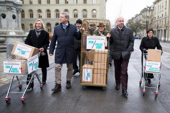 Proponents of a Swiss people s initiative bring boxes of signatures to submit in Bern