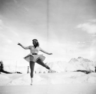 Американская фигуристка Гретхен Меррилл, в Санкт-Морице на зимних Олимпийских играх.