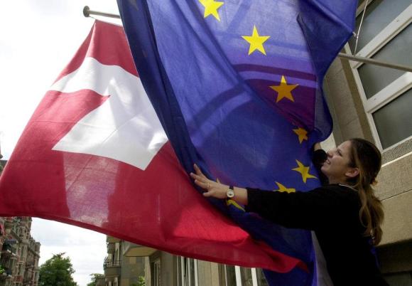 ЕС и Швейцария флаги