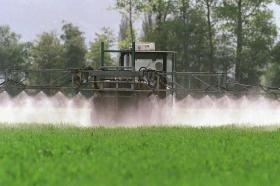 The initiative campaigners say 2,000 tonnes of pesticides are used every year in Switzerland, of which 85-90% on farms