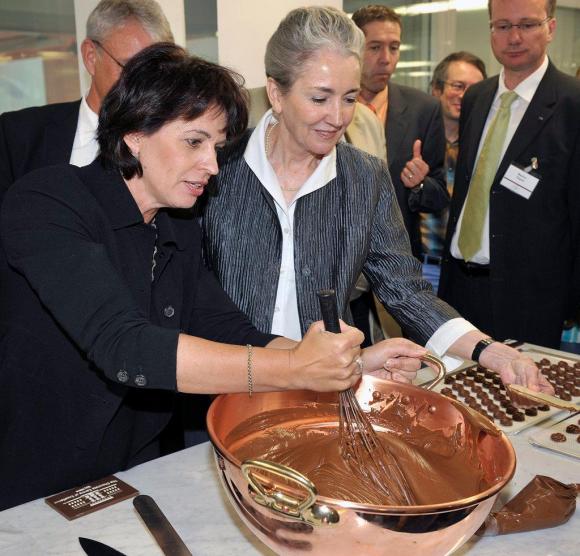 Swiss Economics Minister Doris Leuthard (left) and Nestlé Director General Petraea Heynike
