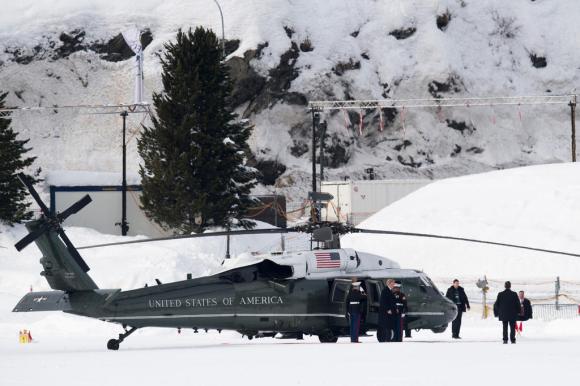 Helicopter lands in Davos