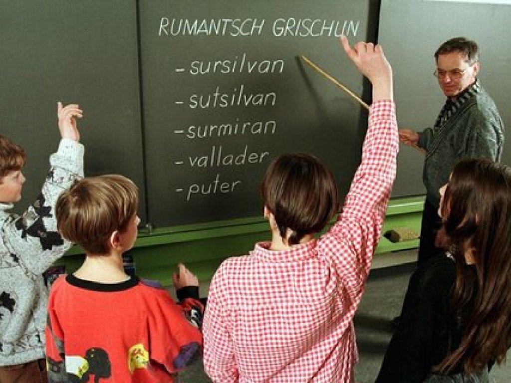 Le romanche fête ses 80 ans en tant que langue nationale SWI swissinfo.ch