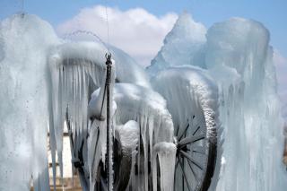 氷に包まれた彫刻作品、フリブール