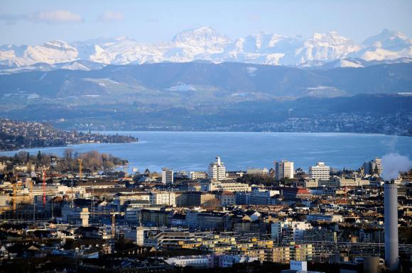 A picture of the city of Zurich