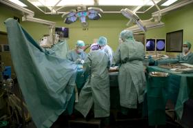 Opération chirurgicale dans un hôpital