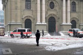 The Church of the Holy Spirit is cordoned off following a bomb threat in Bern