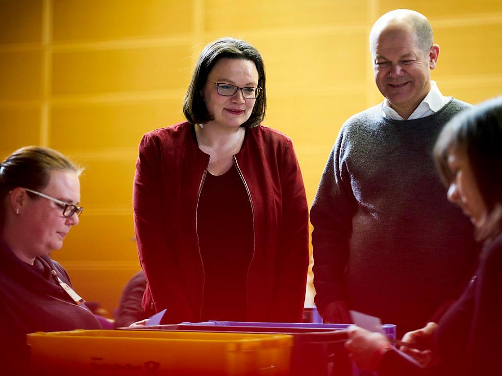 SPD-Mitglieder machen Weg frei für neue grosse Koalition - SWI swissinfo.ch