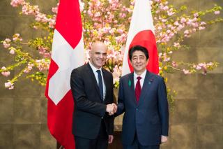 handshake japan