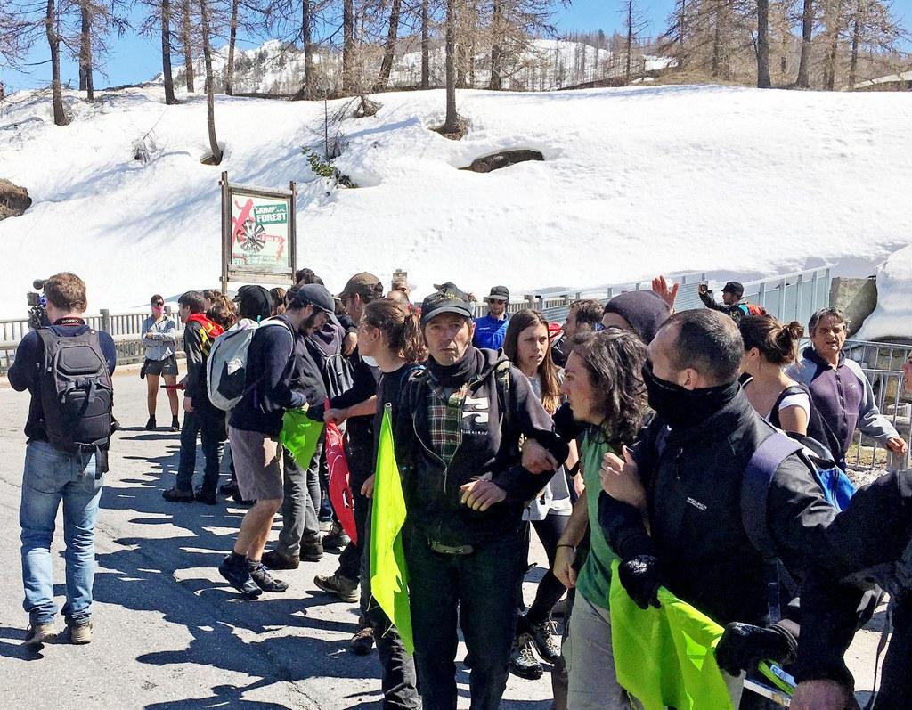 Two Swiss in custody for smuggling migrants into France SWI swissinfo.ch