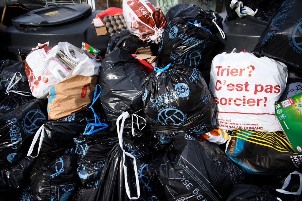 Why the Swiss dump their rubbish in France SWI swissinfo.ch