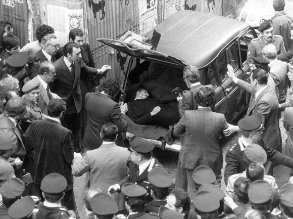 Der rote Renault, in dem am 9. Mai 1978 die Leiche von Aldo Moro, Parteipräsident der Democrazia Cristiana, gefunden wurde