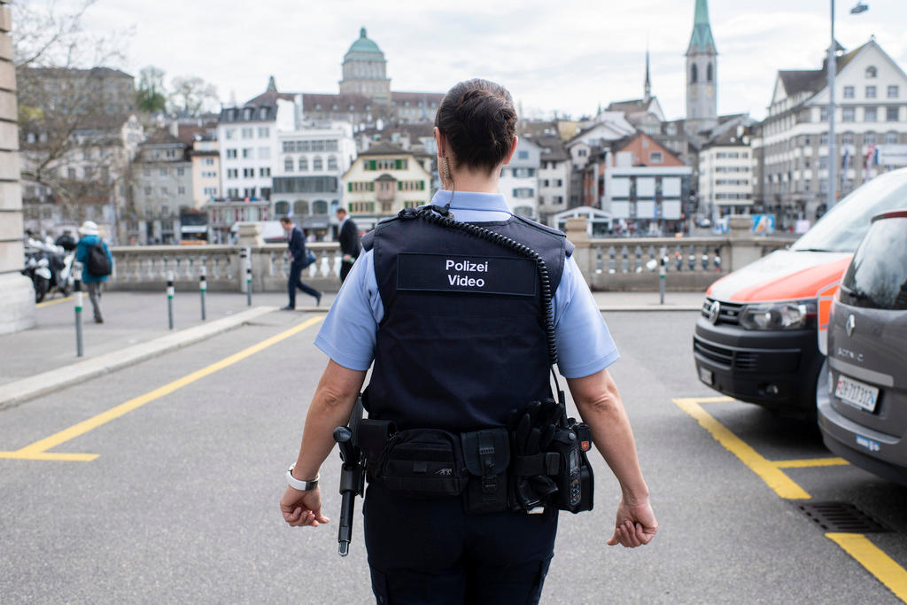Swiss feel safe and trust security forces, says report SWI swissinfo.ch