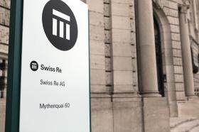チューリヒのスイス・リー本社とロゴ