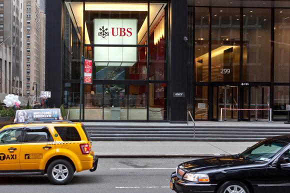 L ingresso dell edificio dell UBS sulla Park Avenue a New York.