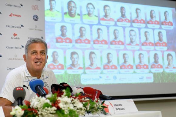 Vladimir Petkovic verkündet vor den Medien, wer an der Fussball-WM in Russland für die Schweiz spielt