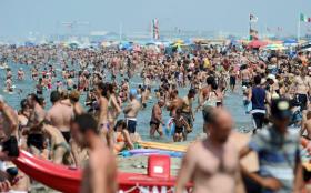 Una playa plagada de gente