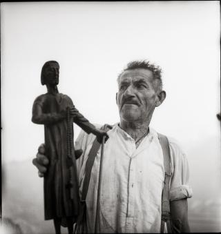Grunggis-Hans  Hans Odermatt, campesino y sacristán en Wiesenberg, Dallenwil, años 1940.