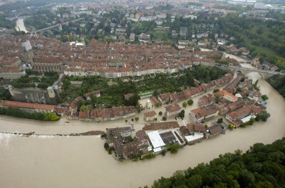 Bern von oben mit Überschwemmtem Mattequartier