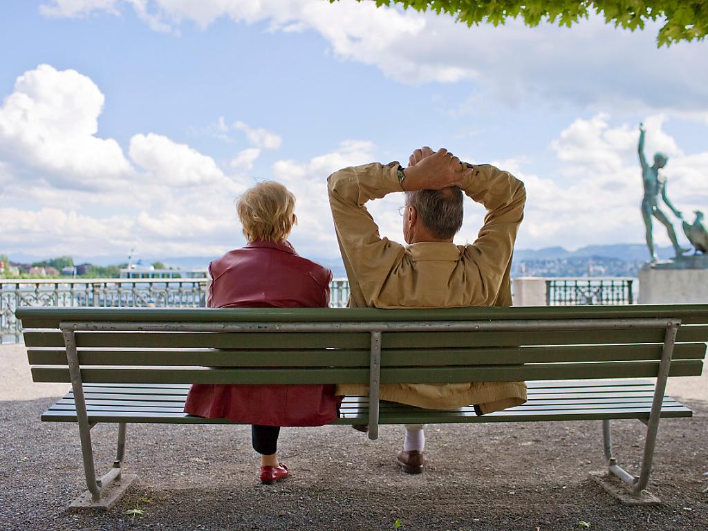 Les Suisses pour un relèvement de l'âge de la retraite des femmes  SWI