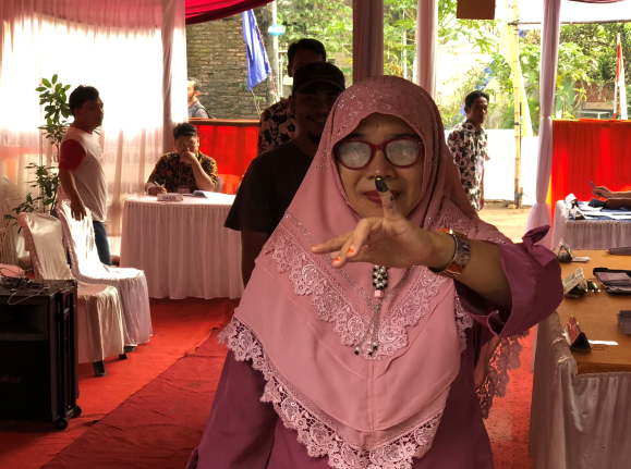 woman voting in Indonesia