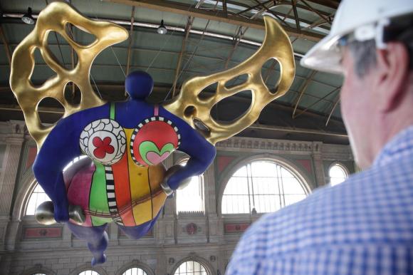 チューリヒ中央駅構内にある彫刻作品「守護天使」