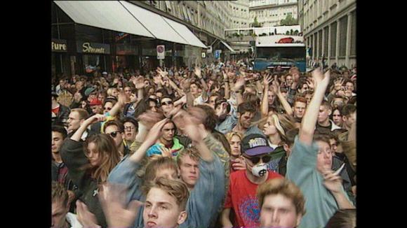 люди танцуют в Цюрихе, 1992