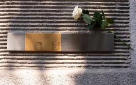 memorial a duas vítimas do Holocausto, em Munique