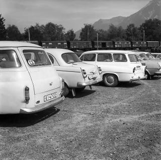 سيارات بلوحات معدنية تشيكوسلوفاكية