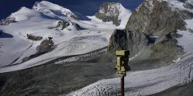 Glacier observation in canton Valais