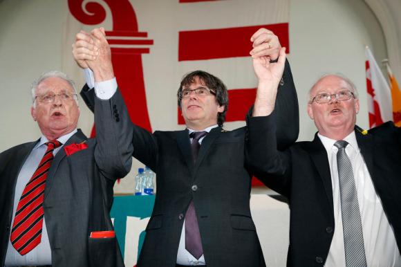 Puigdemont con los líderes separatistas del Jura.