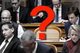 Point d interrogation sur un siège du Parlement.