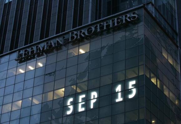 Hochhaus Lehman Brothers mit Leuchtschrift SEP 15