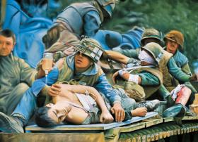 Pintura de grupo de soldados, dos de ellos heridos