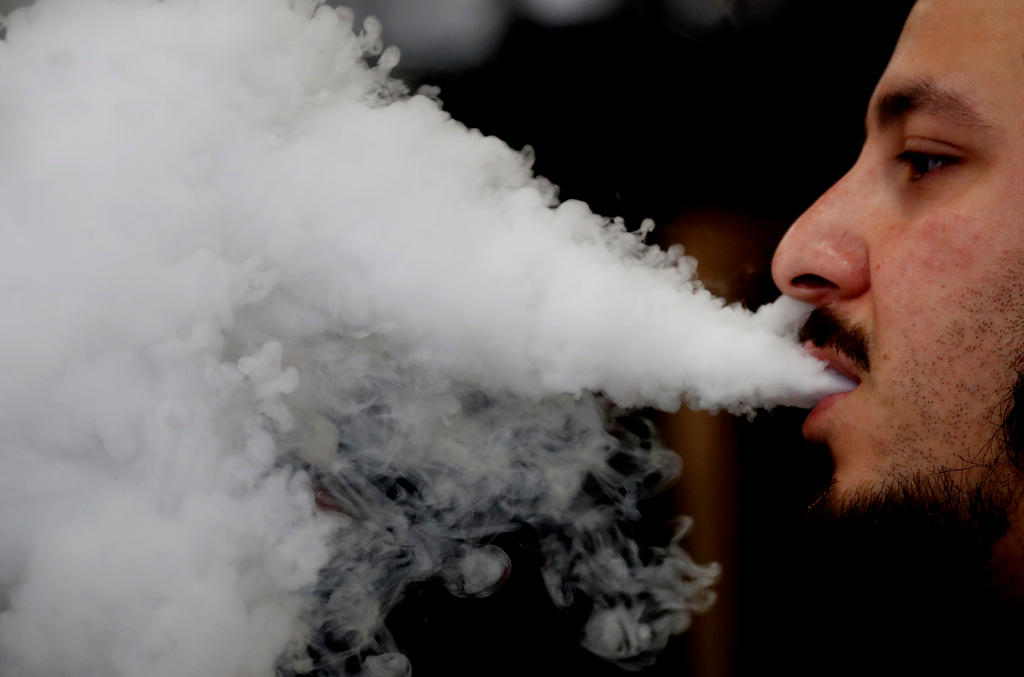 Vaping giant JUUL to set up in Switzerland SWI swissinfo.ch
