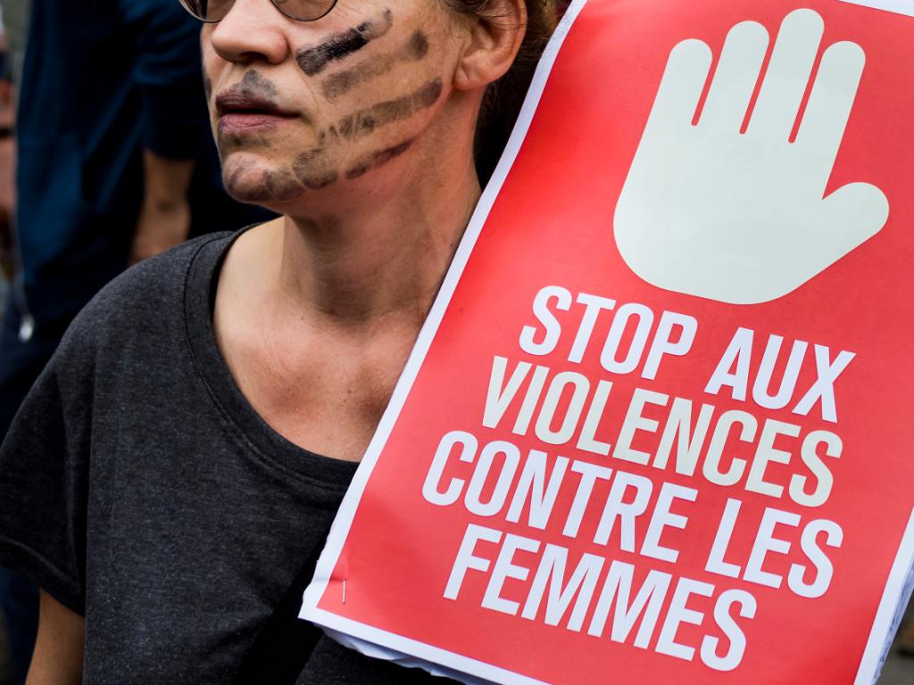 Les femmes battues sont souvent étranglées SWI swissinfo.ch