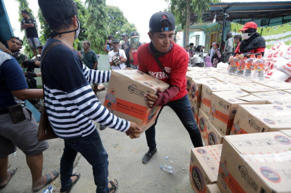 Aid distributed on the Indonesian island of Sulawesi