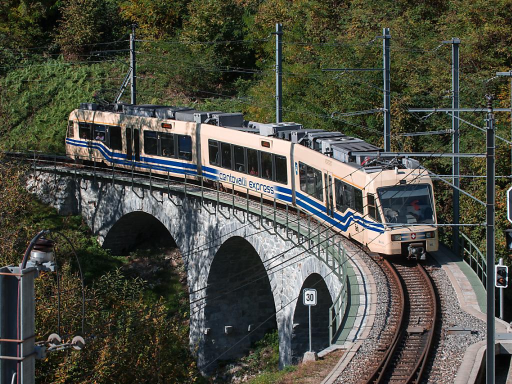 Le train des Centovalli circule entre Locarno et Domodossola SWI swissinfo.ch Le train des Centovalli circule entre Locarno et Domodossola SWI swissinfo.ch