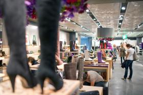 Un magasin de chaussures