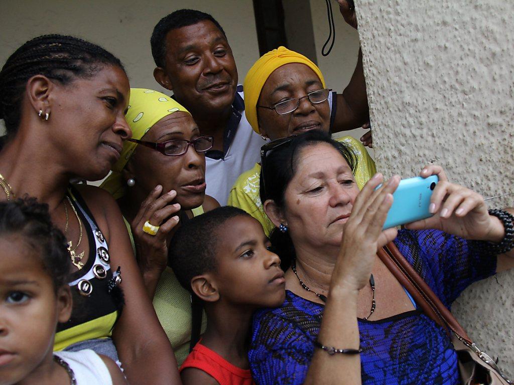 Kuba schaltet für Handys dauerhaft frei SWI swissinfo.ch