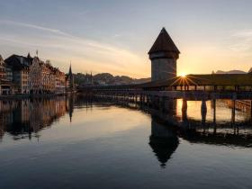 Люцерн, Швейцария. Достопримечательности: Капельбрюкке или «Часовенный мост» (Kapellbrücke)