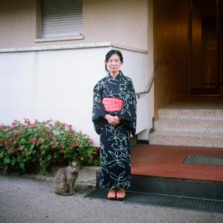 浴衣を着た日本人女性